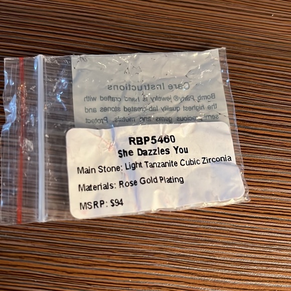 Beautiful light tanzanite cubic zirconia on rose gold plating. - Picture 4 of 4